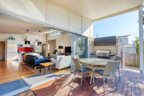 Delightful Dicky Beach 3 Bedroom Holiday House